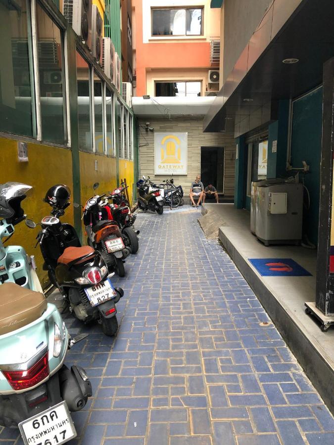 Oyo 1146 Paris In Bangkok Hotel Exterior photo